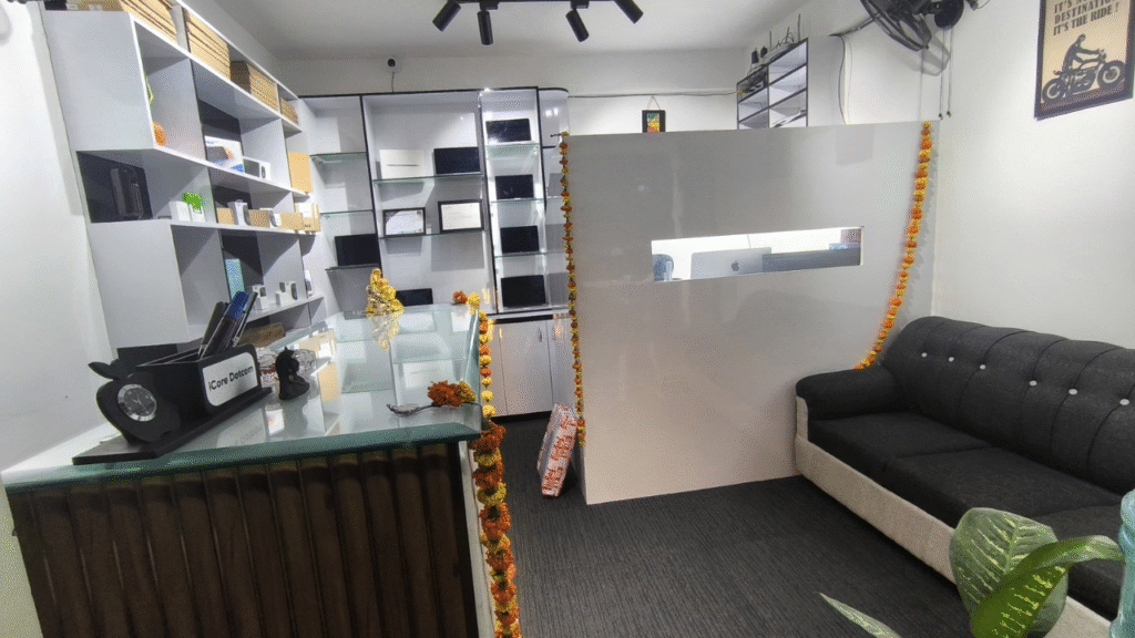 iCore Dotcom Apple service center storefront in Marathahalli, Bangalore, featuring certified technicians and genuine Apple parts
